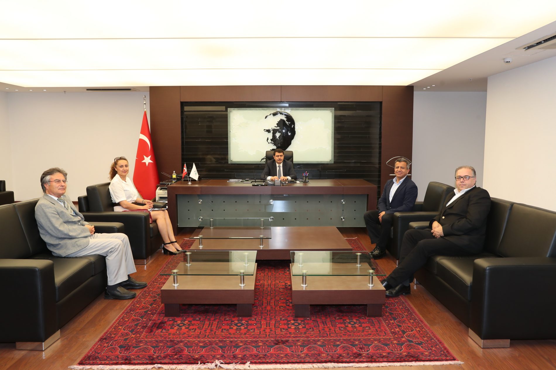 Türkiye Bilişim Derneği İstanbul Şubesi Yönetim Kurulu Üyeleri, İstanbul Valisi Sayın Vasip Şahin’i makamında ziyaret etti.