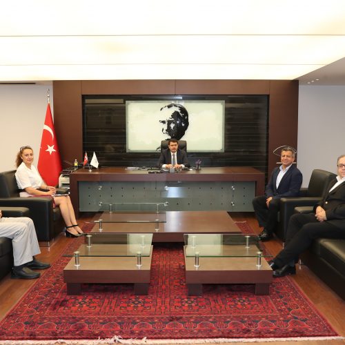 Türkiye Bilişim Derneği İstanbul Şubesi Yönetim Kurulu Üyeleri, İstanbul Valisi Sayın Vasip Şahin’i makamında ziyaret etti.