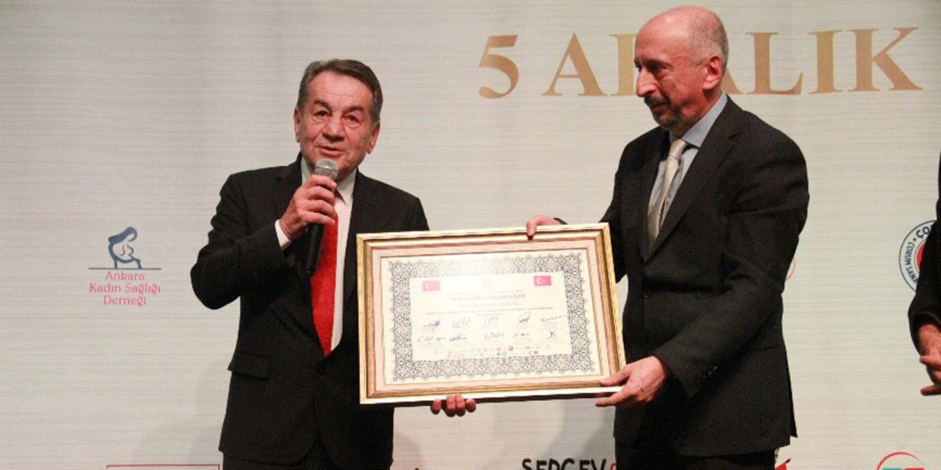 Ankara Sivil Toplum Kuruluşları Platformu (ASTOP) Tarafından Türkiye Bilişim Derneği’ne Ödül