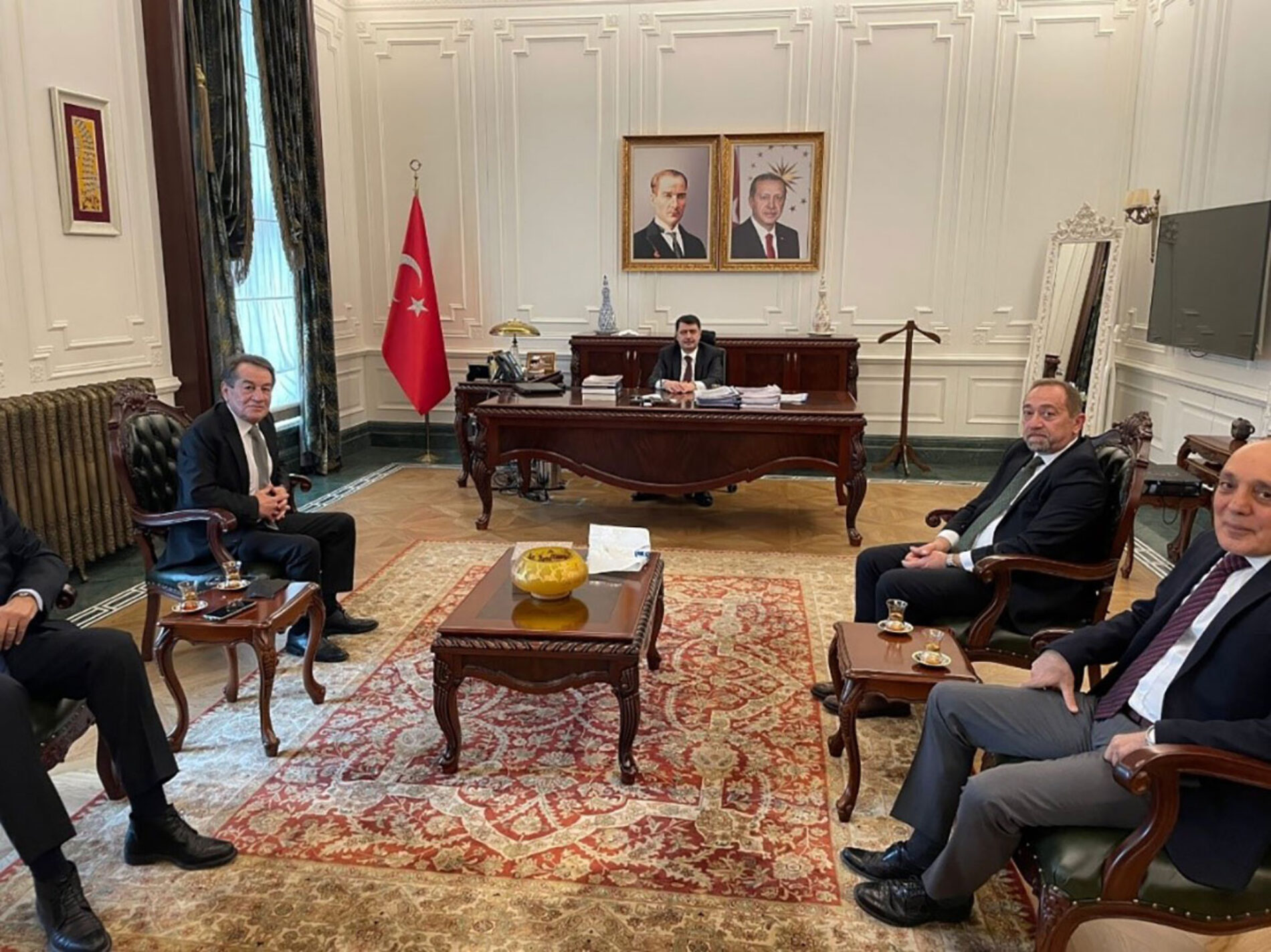Türkiye Bilişim Derneği Genel Başkanı Sayın Rahmi AKTEPE ve Heyeti Ankara Valisi Sayın Vasip ŞAHİN’i Makamında Ziyaret Etti