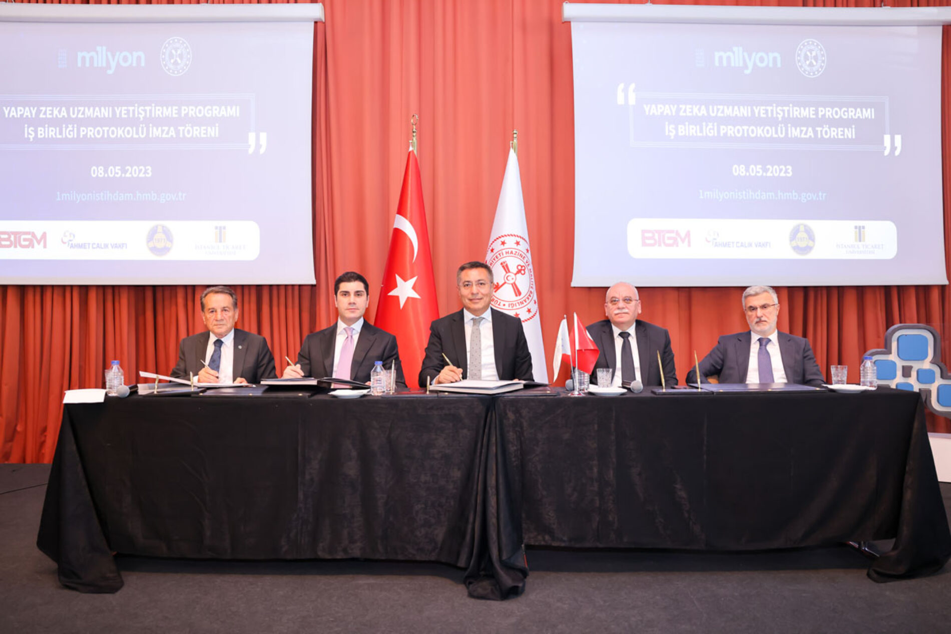 Türkiye Bilişim Derneği ve Ahmet Çalık Vakfı, 140 Gencin Yapay Zeka Alanında Yetkinlik Kazanmasını Sağlayacak Projeyi Başlattı