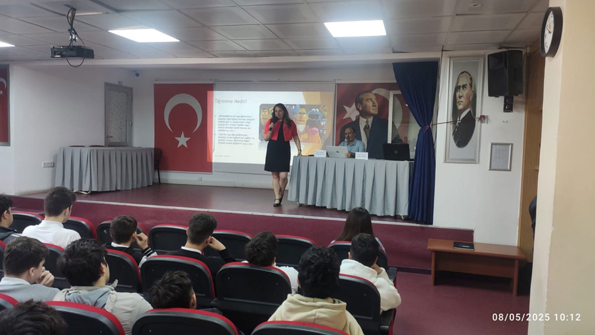 TBD İstanbul Şubesi olarak Bilişim Haftası Etkinlikleri kapsamında, Beykoz Barbaros Hayrettin Paşa Mesleki ve Teknik Anadolu Lisesi öğrencileriyle “Yapay Zekâ ve Bilgi Güvenliği” temalı bir seminer gerçekleştirdik.