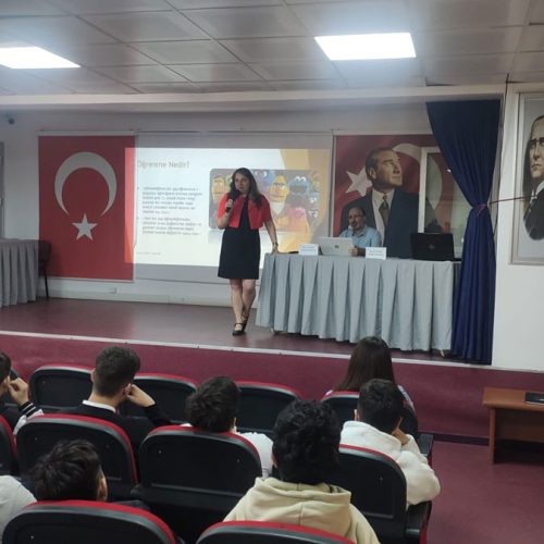 TBD İstanbul Şubesi olarak Bilişim Haftası Etkinlikleri kapsamında, Beykoz Barbaros Hayrettin Paşa Mesleki ve Teknik Anadolu Lisesi öğrencileriyle “Yapay Zekâ ve Bilgi Güvenliği” temalı bir seminer gerçekleştirdik.